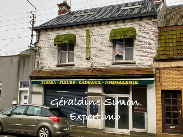Maison à Lievin de 235 m² avec potentiel mixte et cour spacieuse