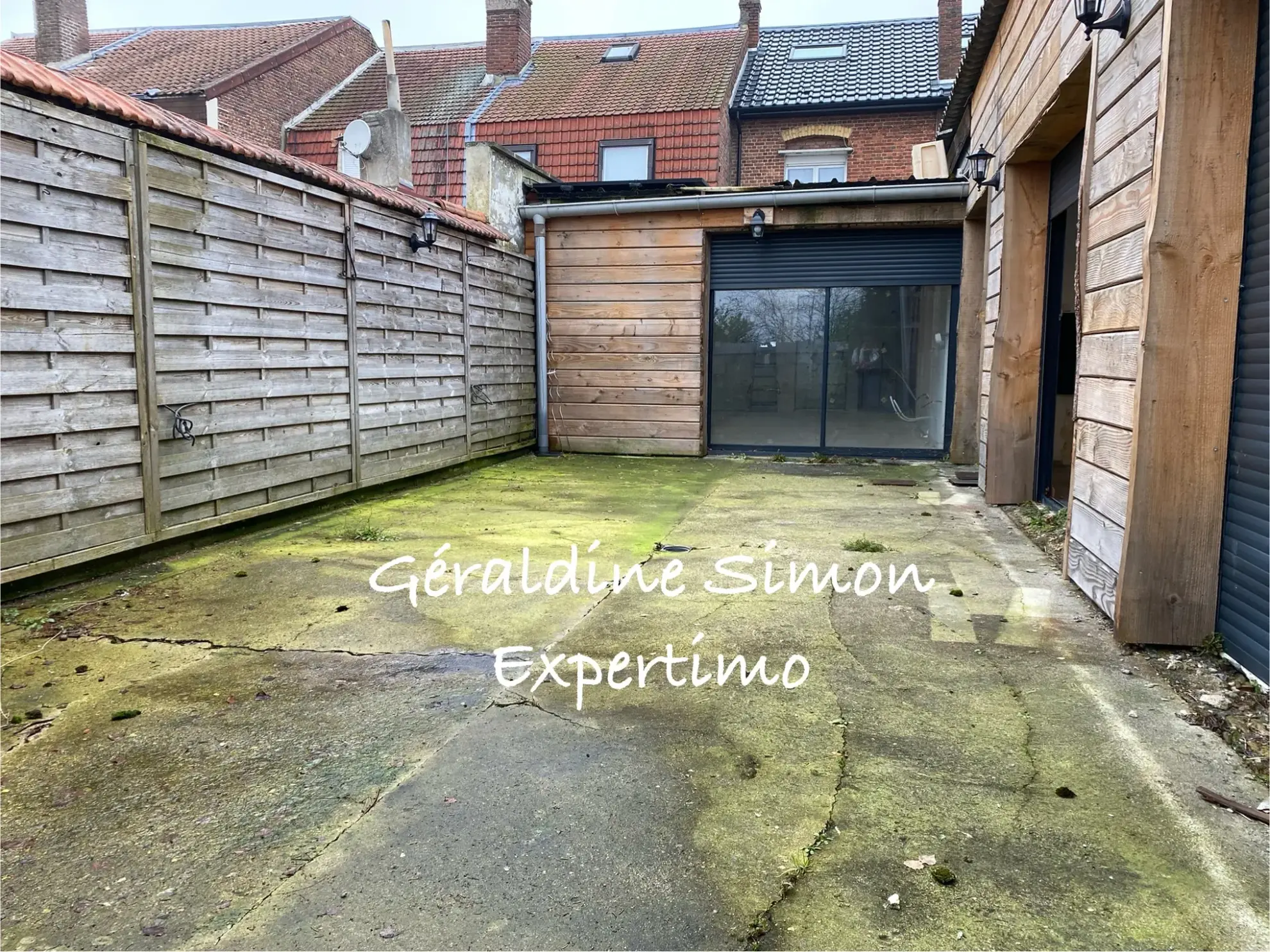 Maison à Lievin de 235 m² avec potentiel mixte et cour spacieuse 