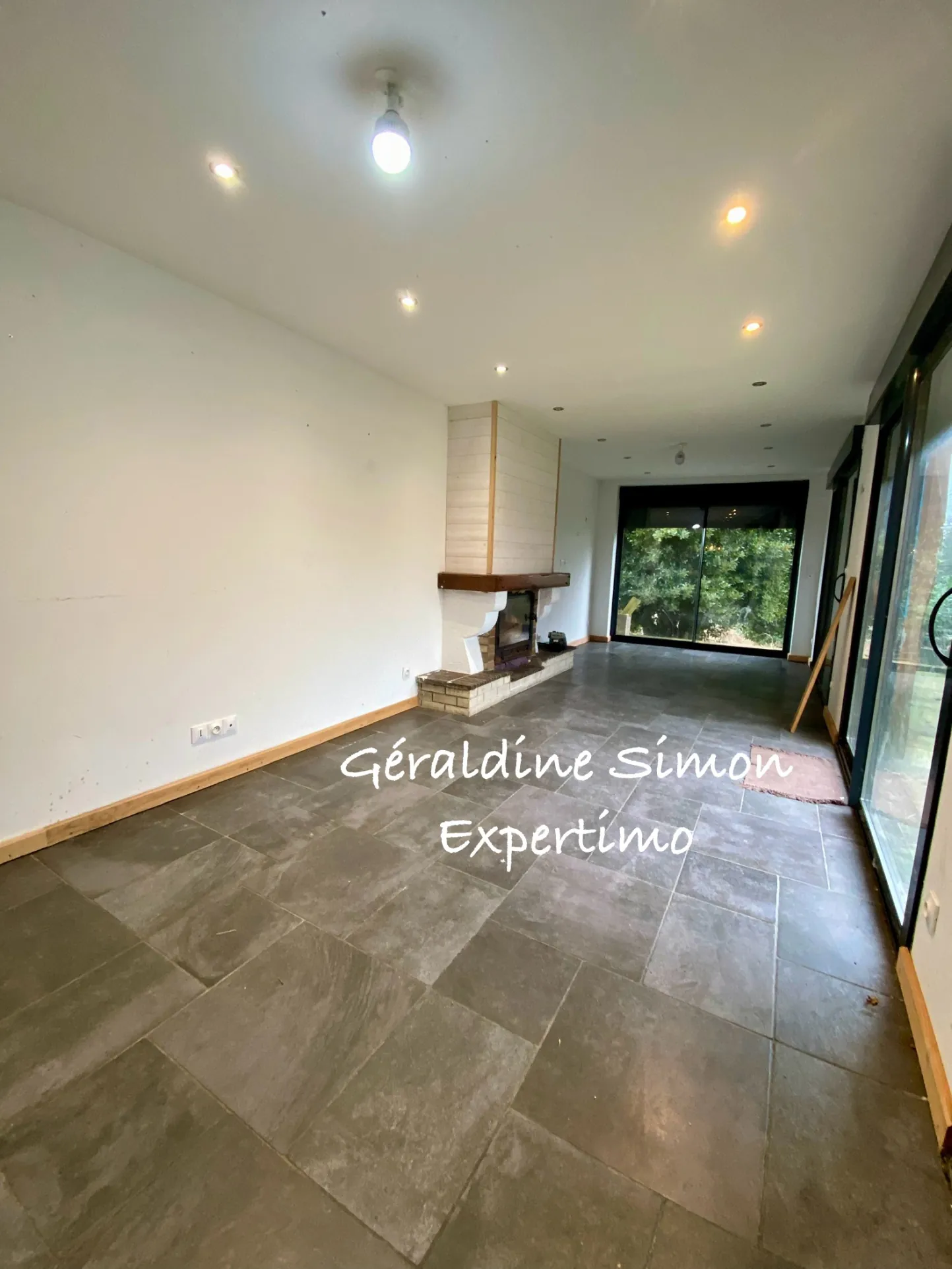 Maison à Lievin de 235 m² avec potentiel mixte et cour spacieuse 