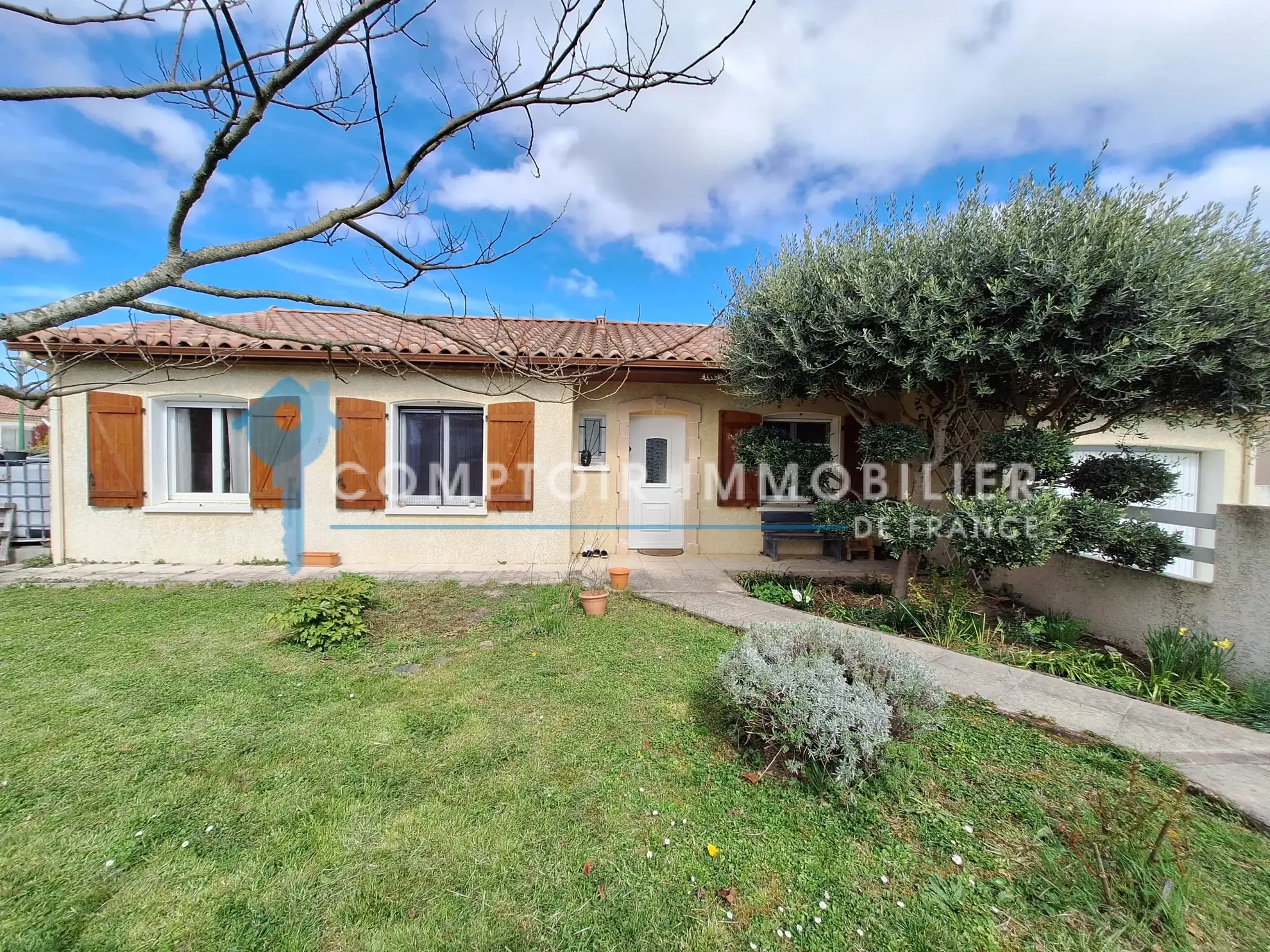 Villa 5 chambres avec terrasse et piscine à Saint-Germain-Des-Prés, proche Soual 