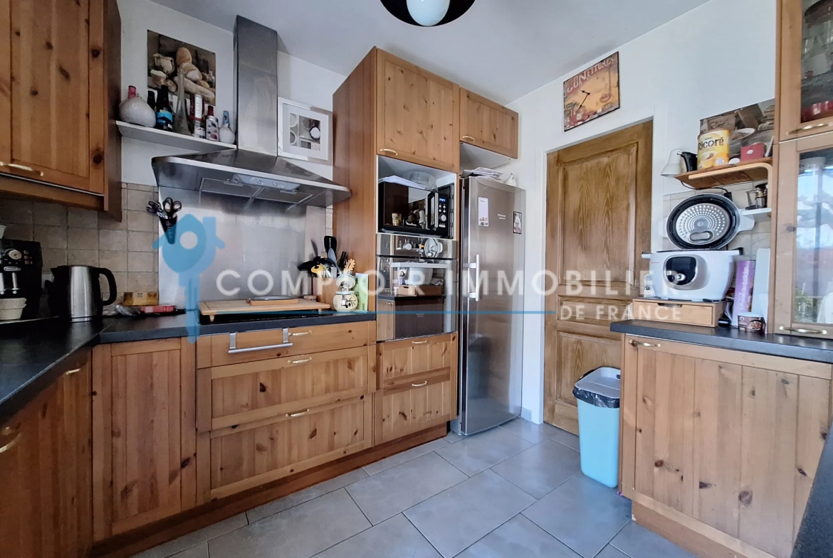 Villa 5 chambres avec terrasse et piscine à Saint-Germain-Des-Prés, proche Soual 