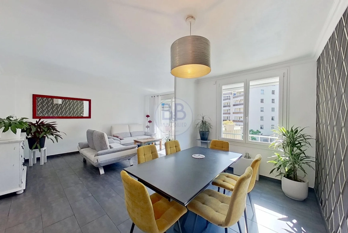 Appartement traversant de 75 m² à Fréjus proche plages - Exclusivité 