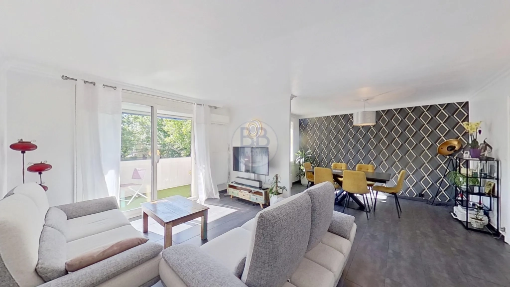 Appartement traversant de 75 m² à Fréjus proche plages - Exclusivité