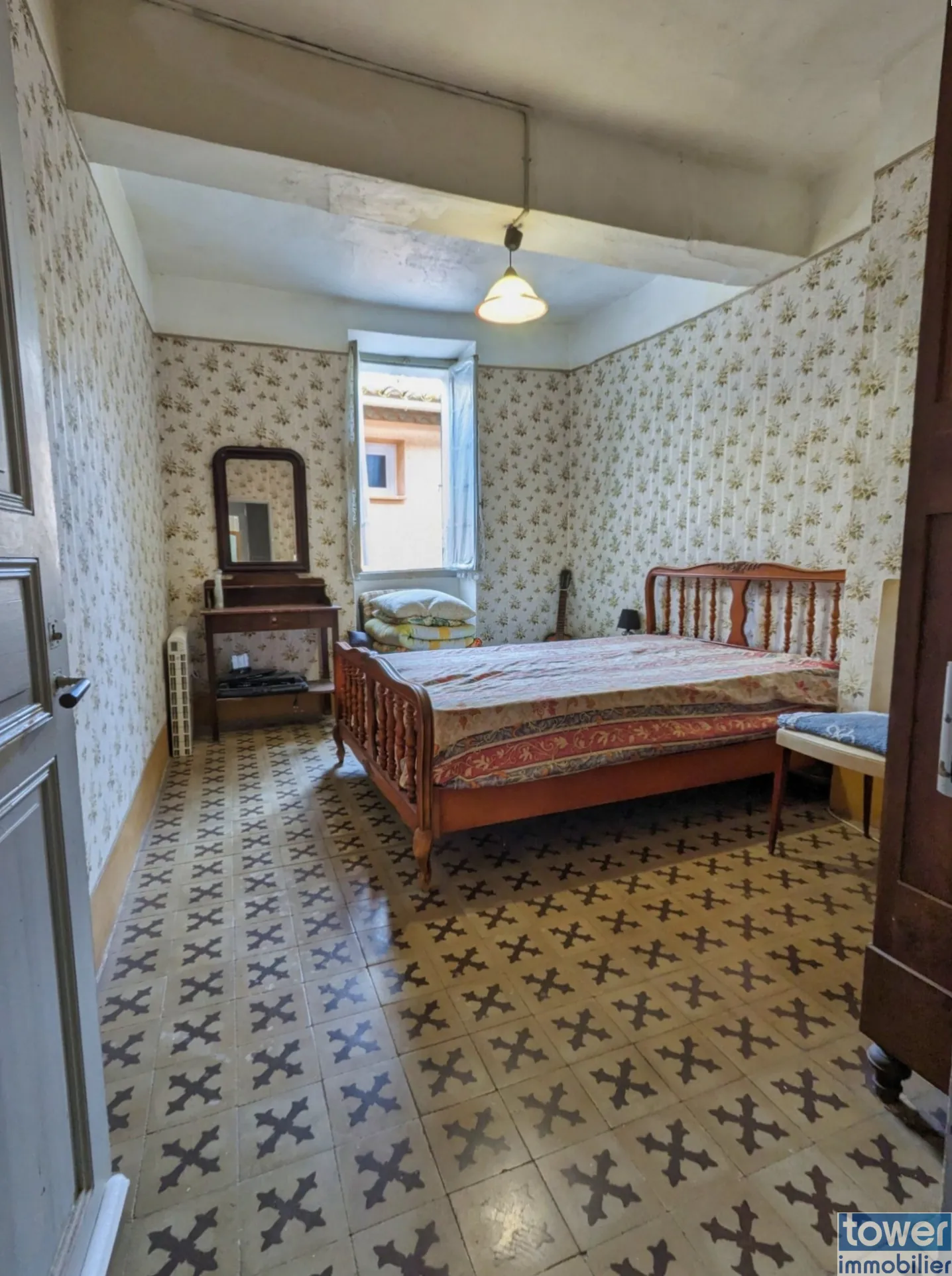 Maison de village avec jardin à Cascastel-des-Corbières, potentiel de restauration 