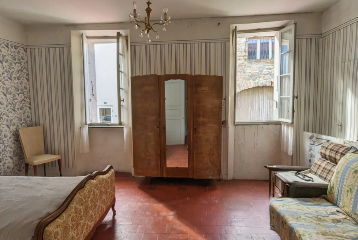 Maison de village avec jardin à Cascastel-des-Corbières, potentiel de restauration 