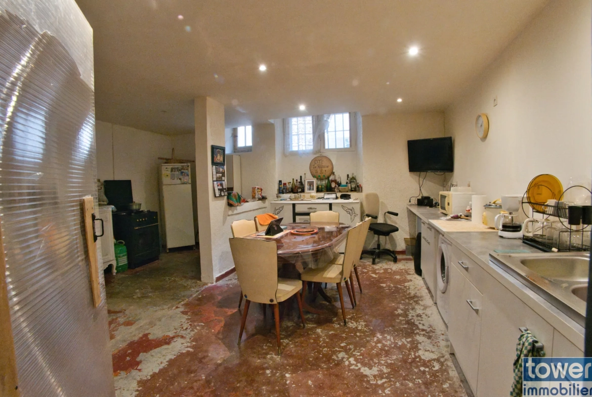 Maison de village avec jardin à Cascastel-des-Corbières, potentiel de restauration 