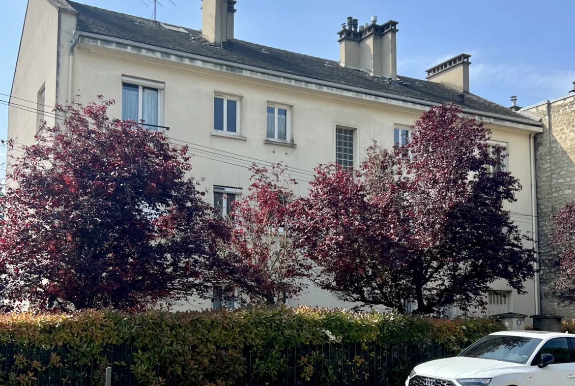 Bel appartement traversant de 70m² avec vue sur la Seine, proche Paris 