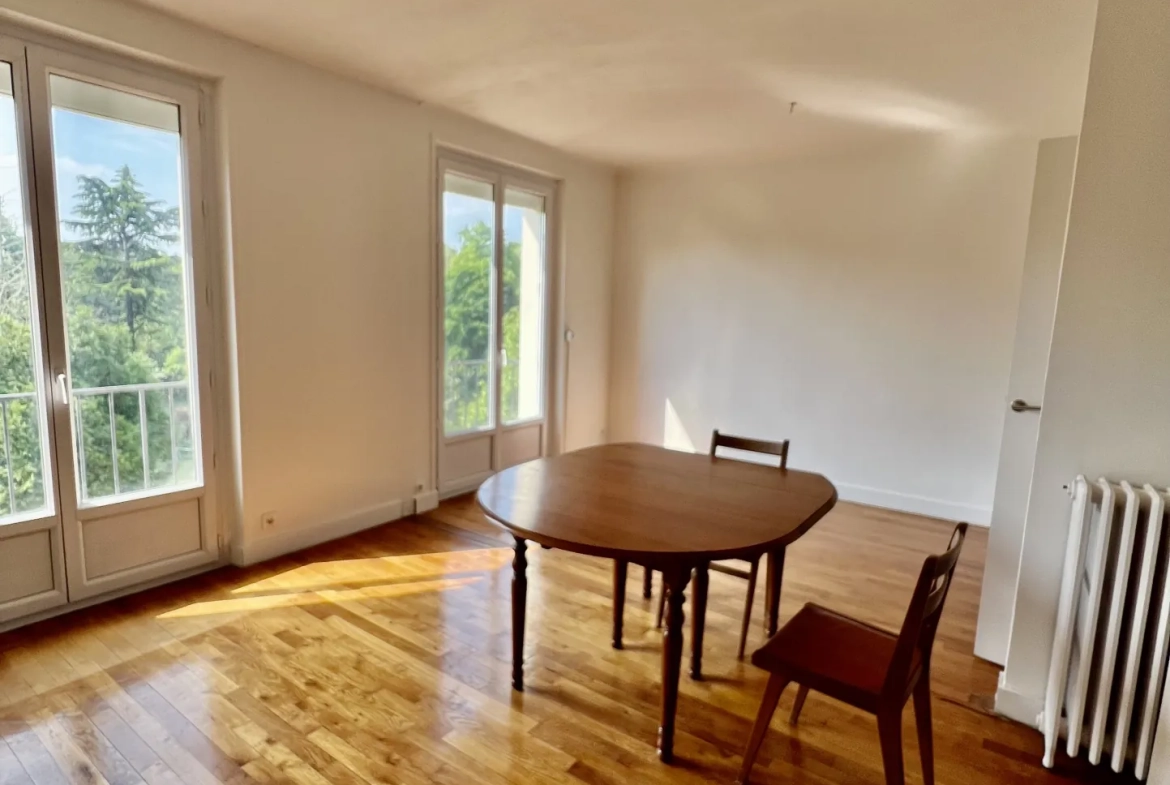 Bel appartement traversant de 70m² avec vue sur la Seine, proche Paris 