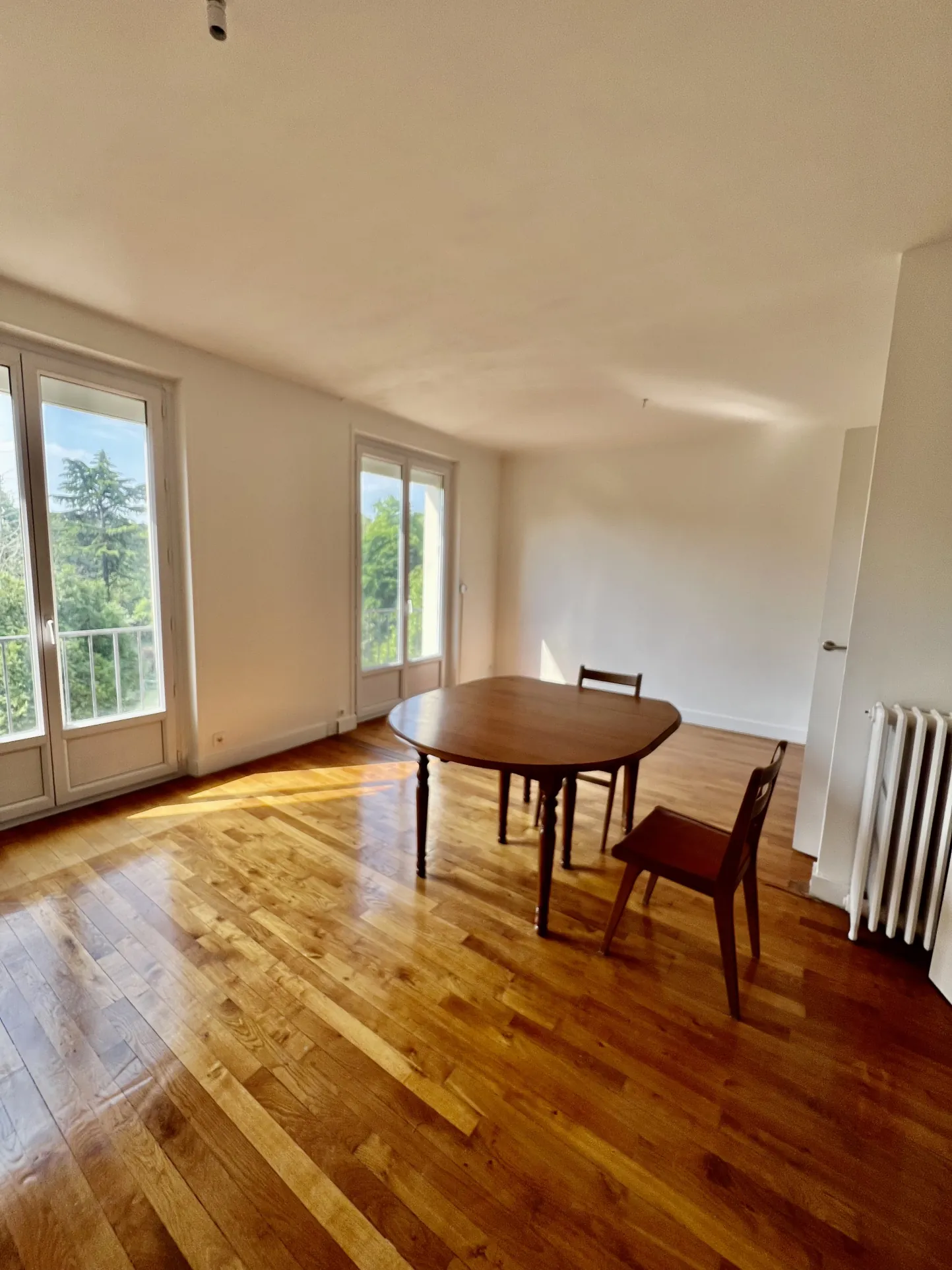 Bel appartement traversant de 70m² avec vue sur la Seine, proche Paris 