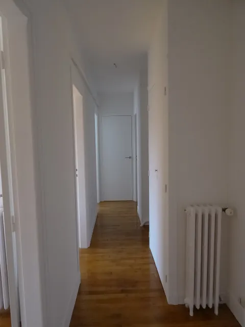 Bel appartement traversant de 70m² avec vue sur la Seine, proche Paris 