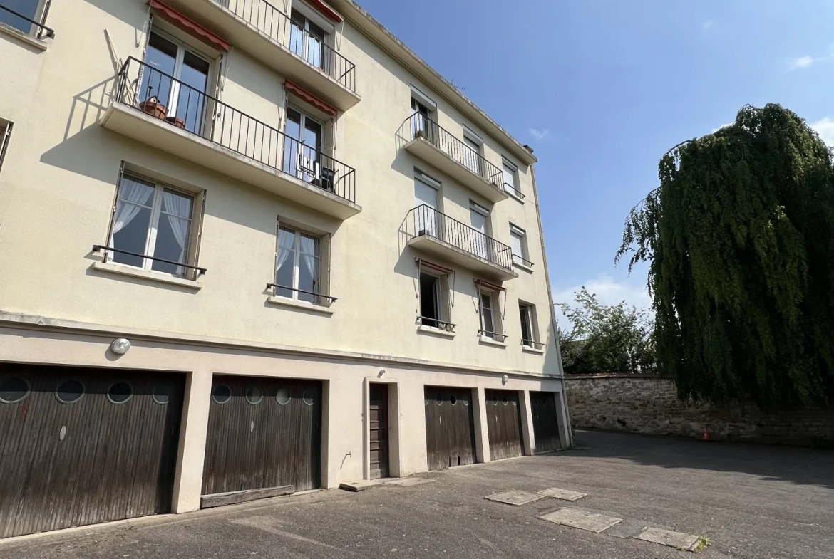 Bel appartement traversant de 70m² avec vue sur la Seine, proche Paris 