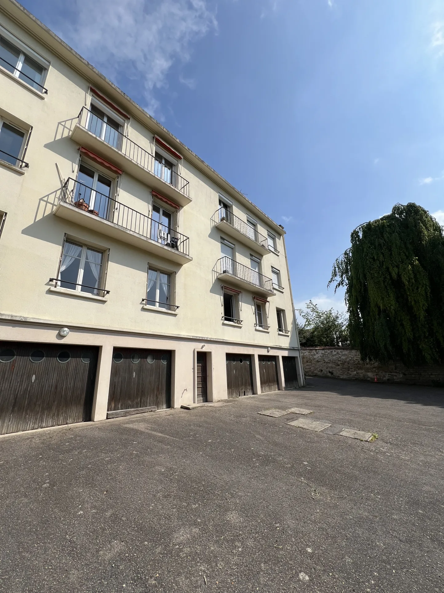 Bel appartement traversant de 70m² avec vue sur la Seine, proche Paris 