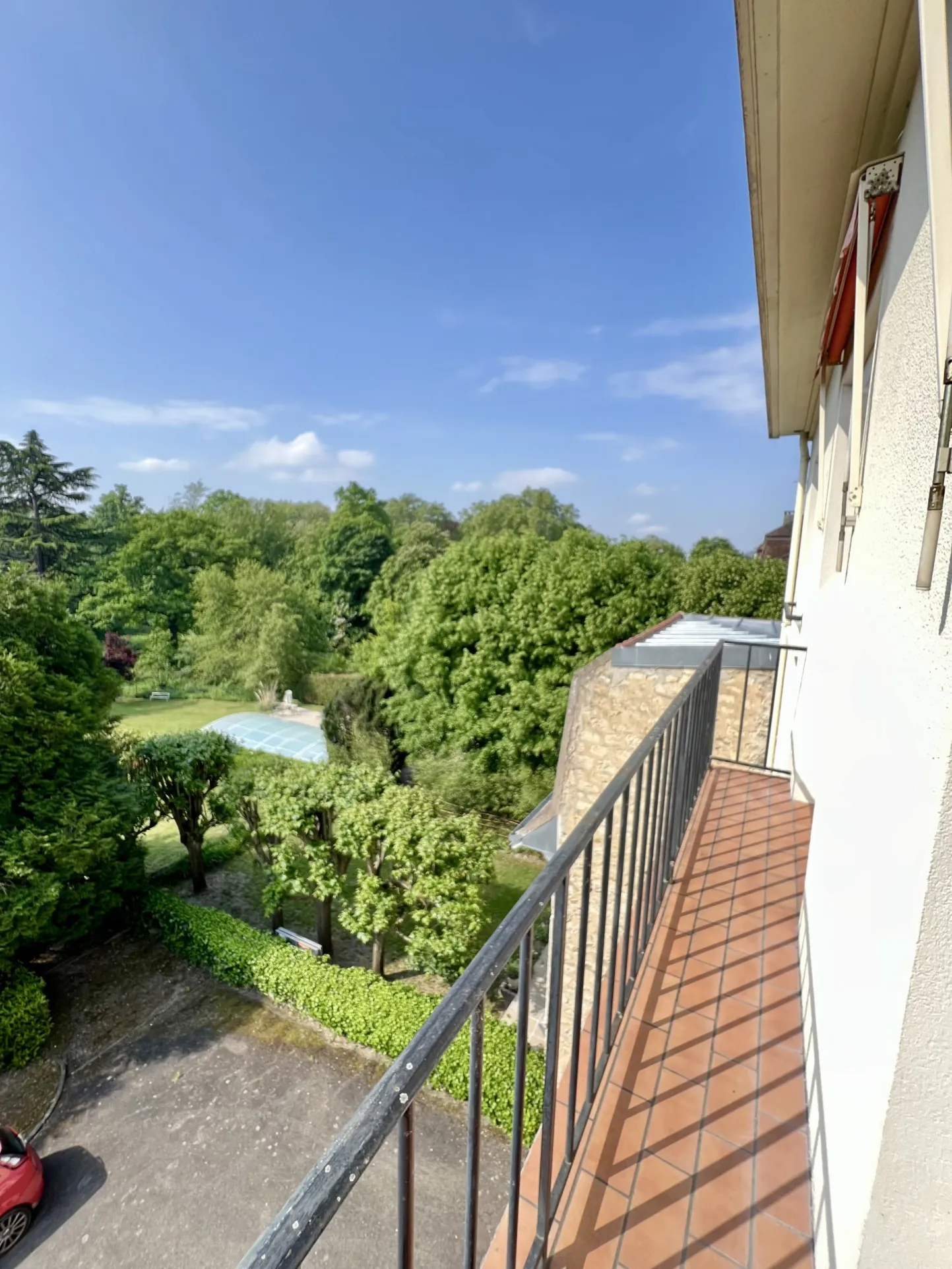 Bel appartement traversant de 70m² avec vue sur la Seine, proche Paris 