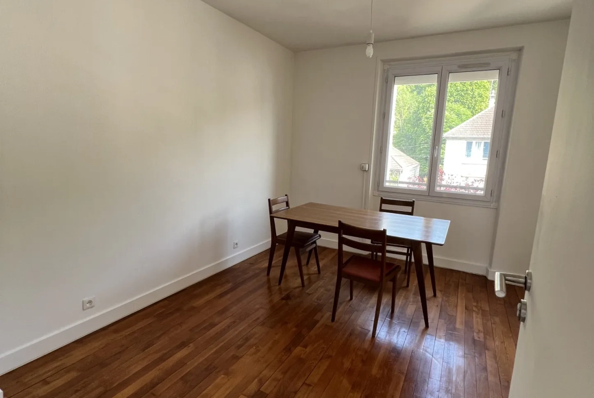 Bel appartement traversant de 70m² avec vue sur la Seine, proche Paris 