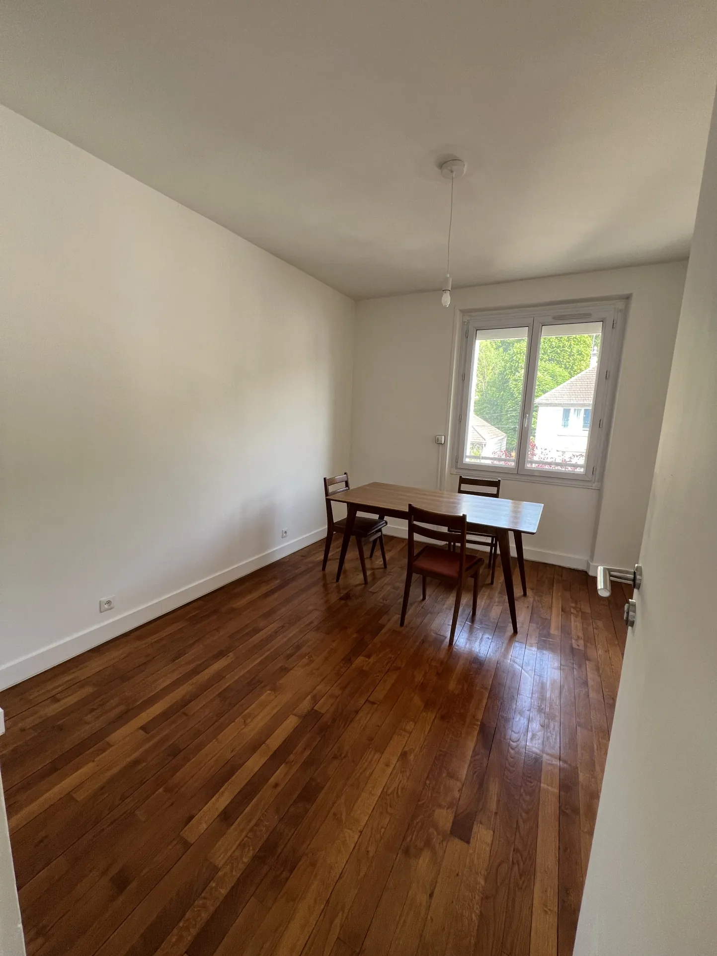Bel appartement traversant de 70m² avec vue sur la Seine, proche Paris 