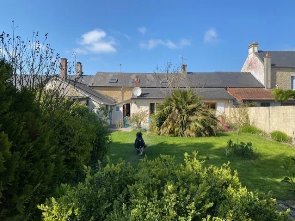 Charmante maison de ville 4 chambres avec jardin et dépendances à Bayeux Sud