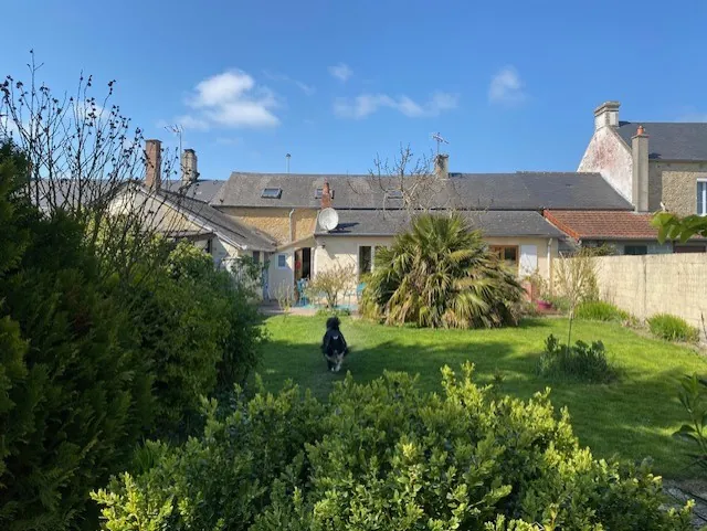 Charmante maison de ville 4 chambres avec jardin et dépendances à Bayeux Sud 