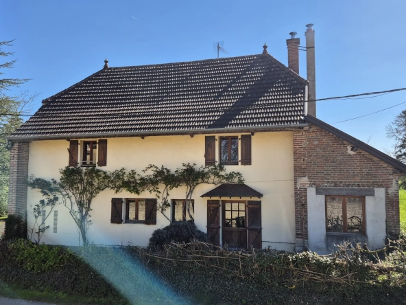 Maison traditionnelle à vendre à Chapelle-Voland avec dépendances et grand terrain