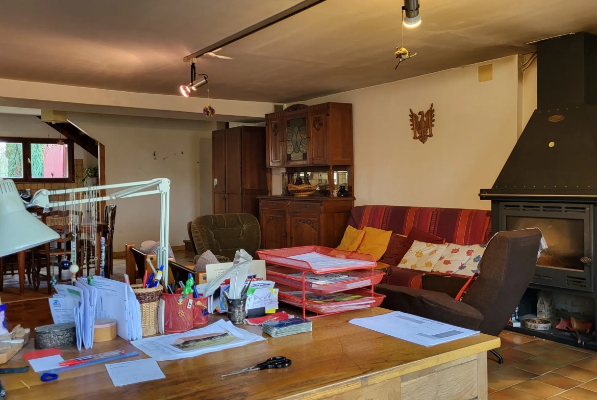 Maison traditionnelle à vendre à Chapelle-Voland avec dépendances et grand terrain 