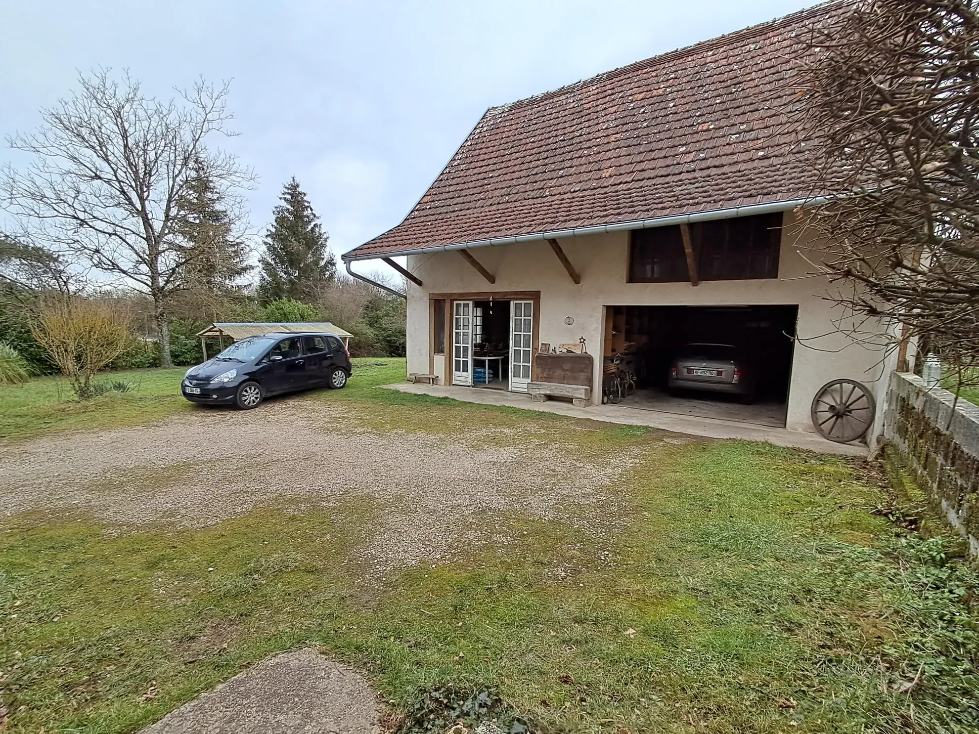 Maison traditionnelle à vendre à Chapelle-Voland avec dépendances et grand terrain 