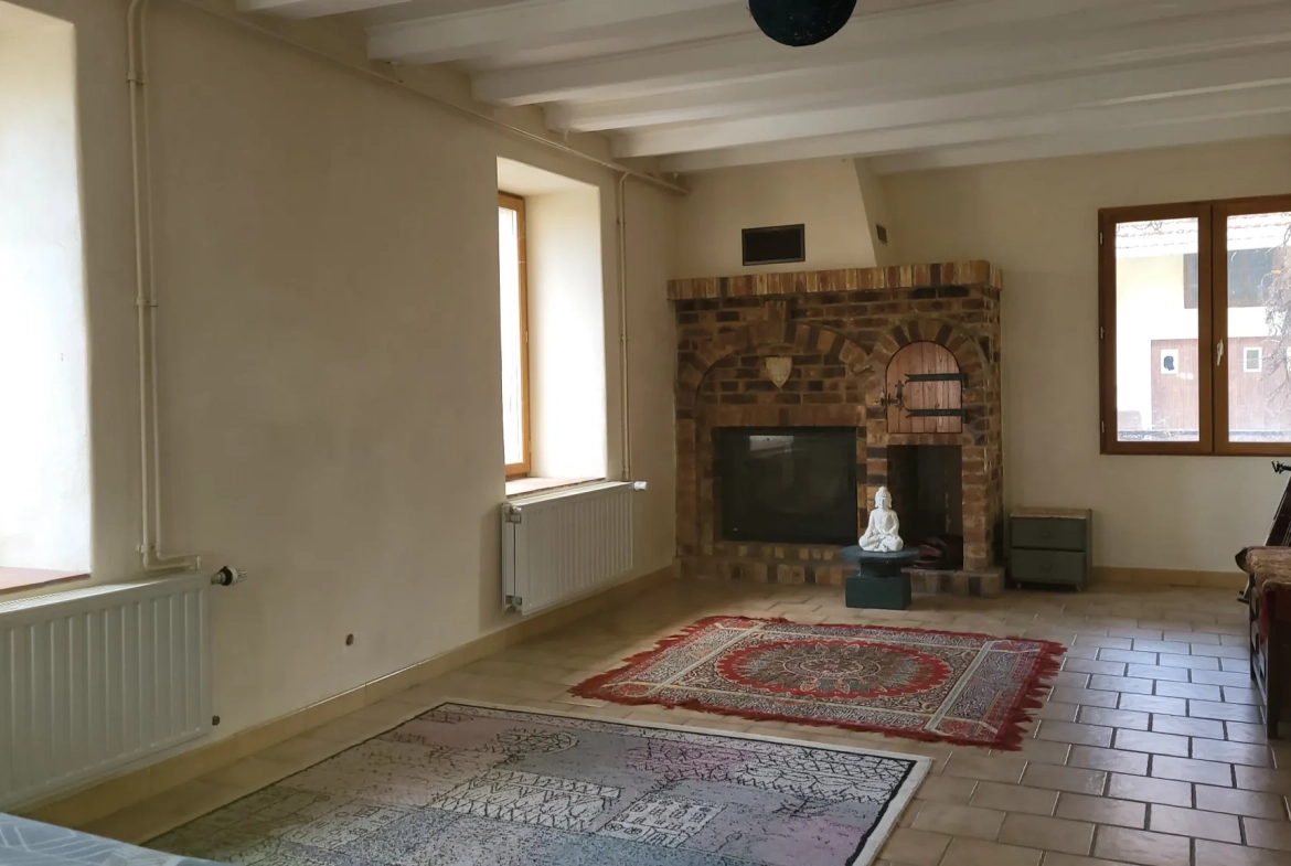 Maison traditionnelle à vendre à Chapelle-Voland avec dépendances et grand terrain 