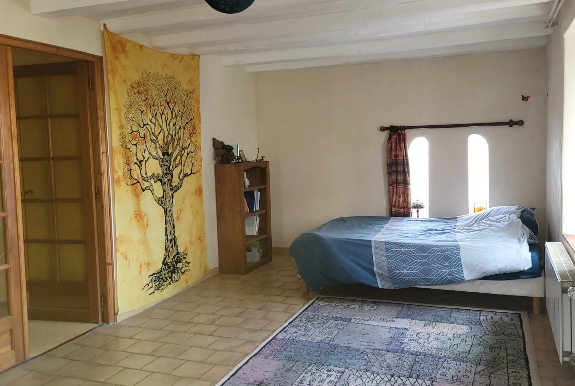 Maison traditionnelle à vendre à Chapelle-Voland avec dépendances et grand terrain 