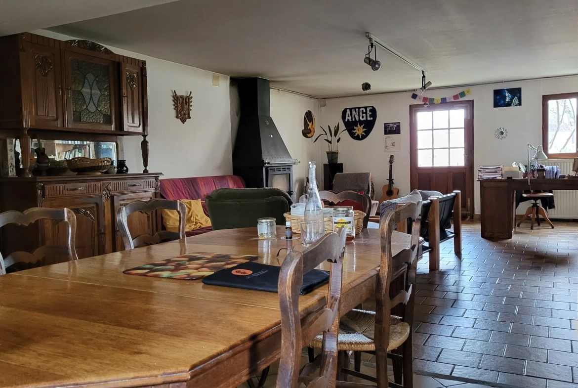 Maison traditionnelle à vendre à Chapelle-Voland avec dépendances et grand terrain 