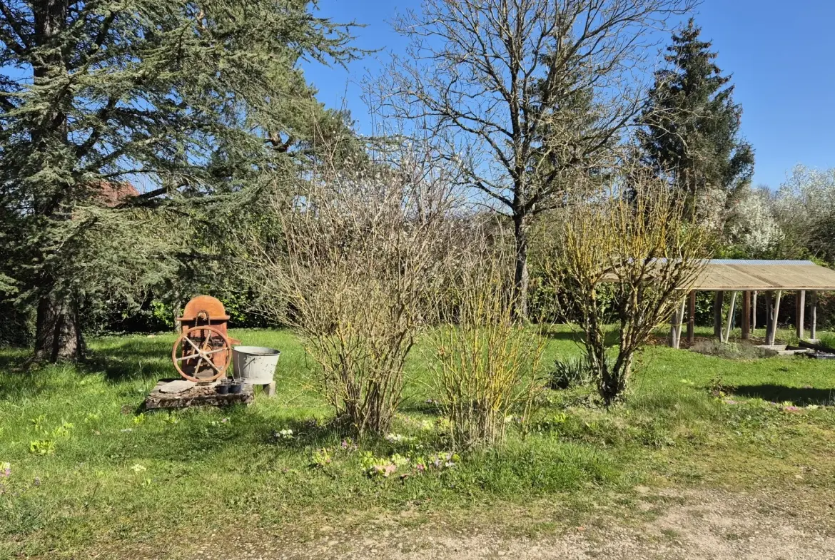 Maison traditionnelle à vendre à Chapelle-Voland avec dépendances et grand terrain 