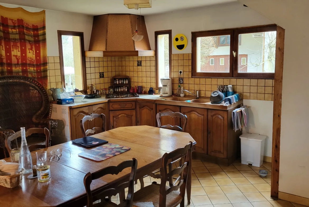 Maison traditionnelle à vendre à Chapelle-Voland avec dépendances et grand terrain 