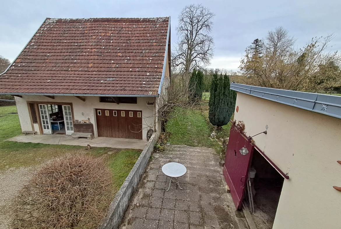 Maison traditionnelle à vendre à Chapelle-Voland avec dépendances et grand terrain 