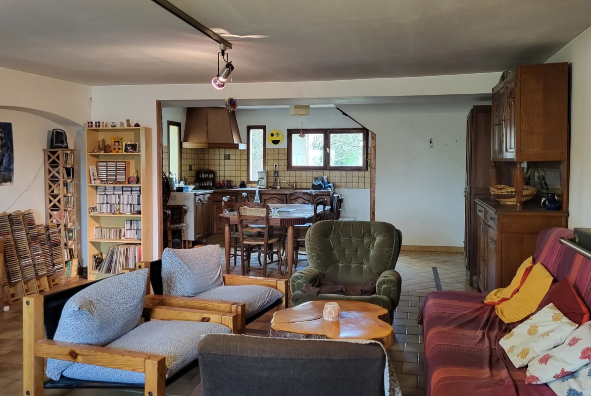 Maison traditionnelle à vendre à Chapelle-Voland avec dépendances et grand terrain 
