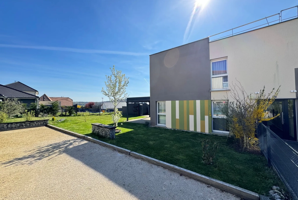 Magnifique duplex avec terrasse, jardin et garage double à Argiesans 