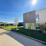 Magnifique duplex avec terrasse, jardin et garage double à Argiesans