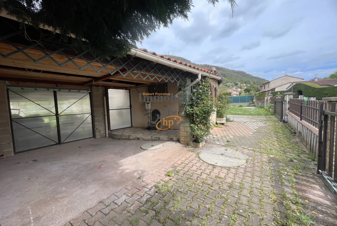 À vendre maison de plain-pied de 80 m² avec jardin à Saint Affrique 