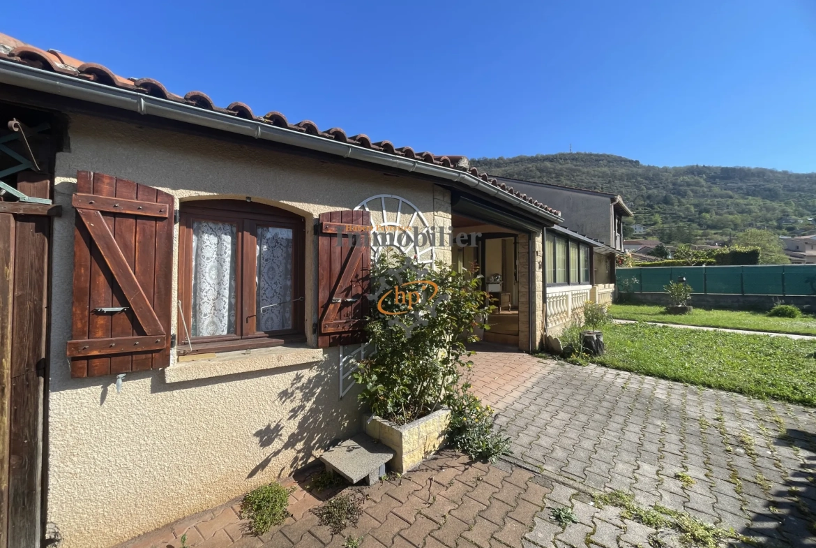À vendre maison de plain-pied de 80 m² avec jardin à Saint Affrique 