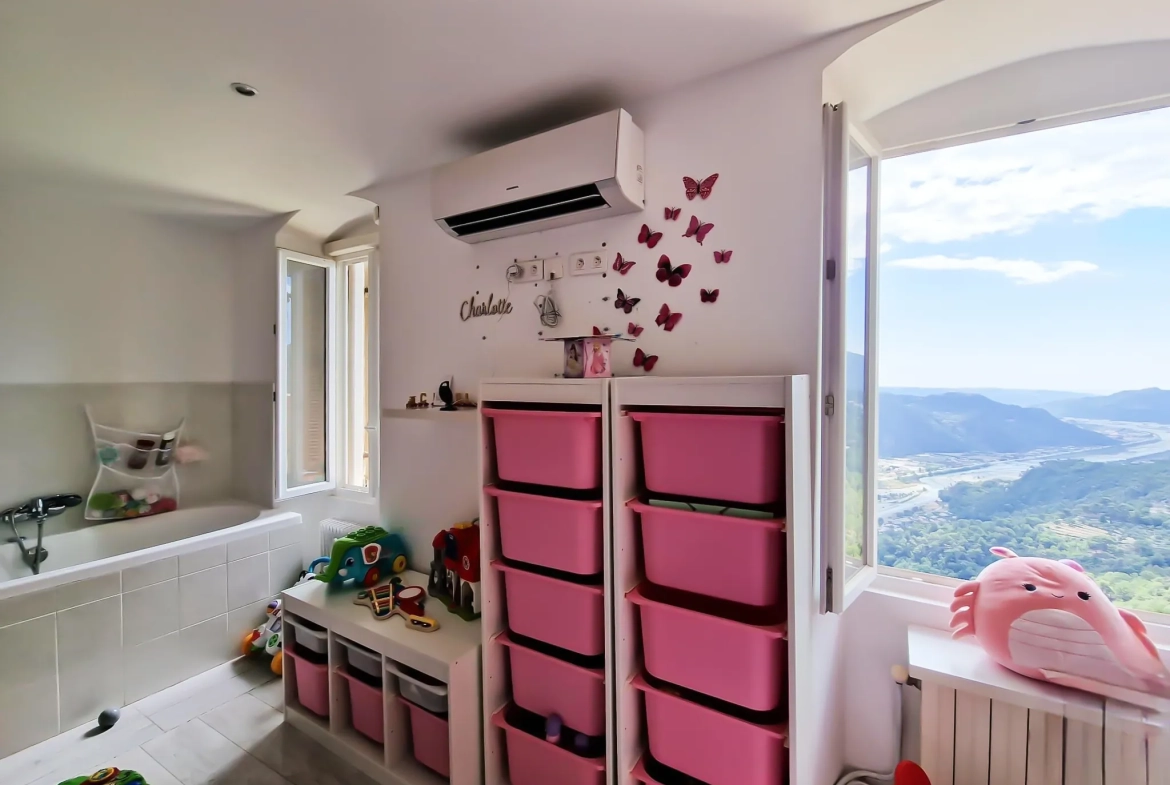 Charmante maison de village avec vue dégagée à Bonson - 97 m² 