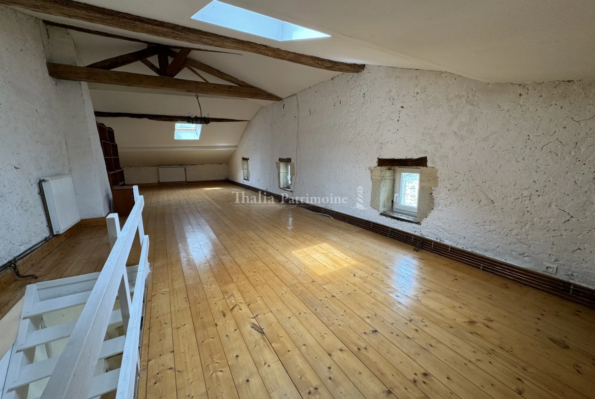 Belle maison en pierre de 220m² avec atelier et jardin à Cadillac 