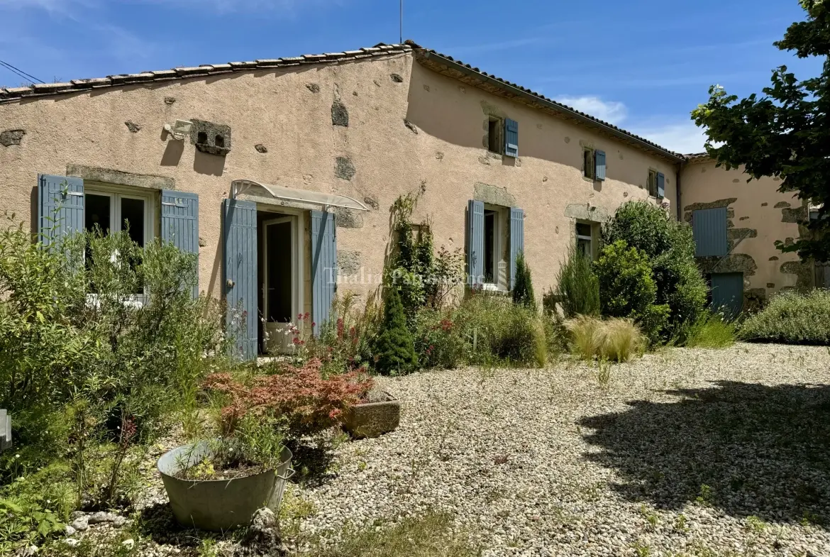 Belle maison en pierre de 220m² avec atelier et jardin à Cadillac 