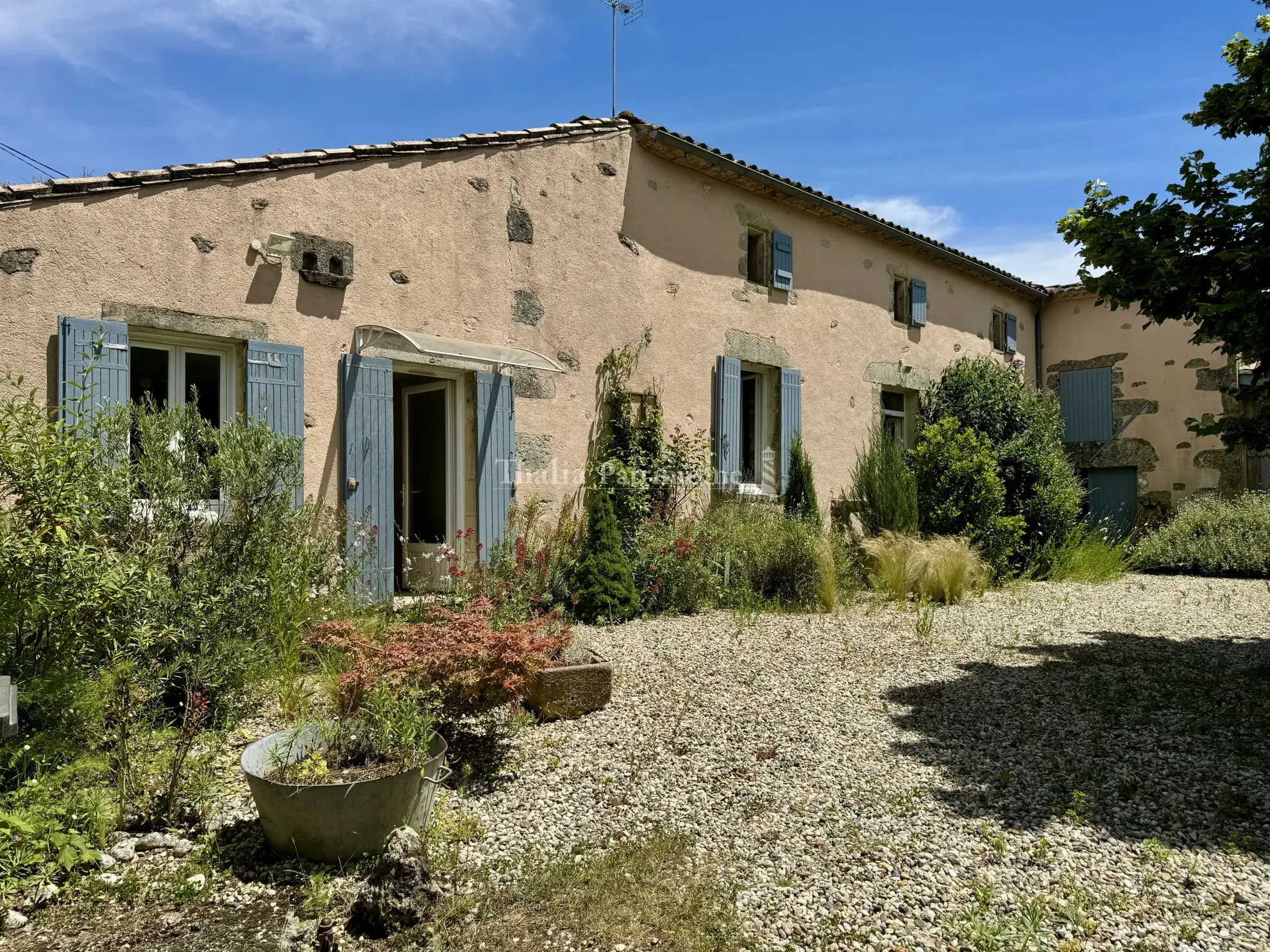 Belle maison en pierre de 220m² avec atelier et jardin à Cadillac 