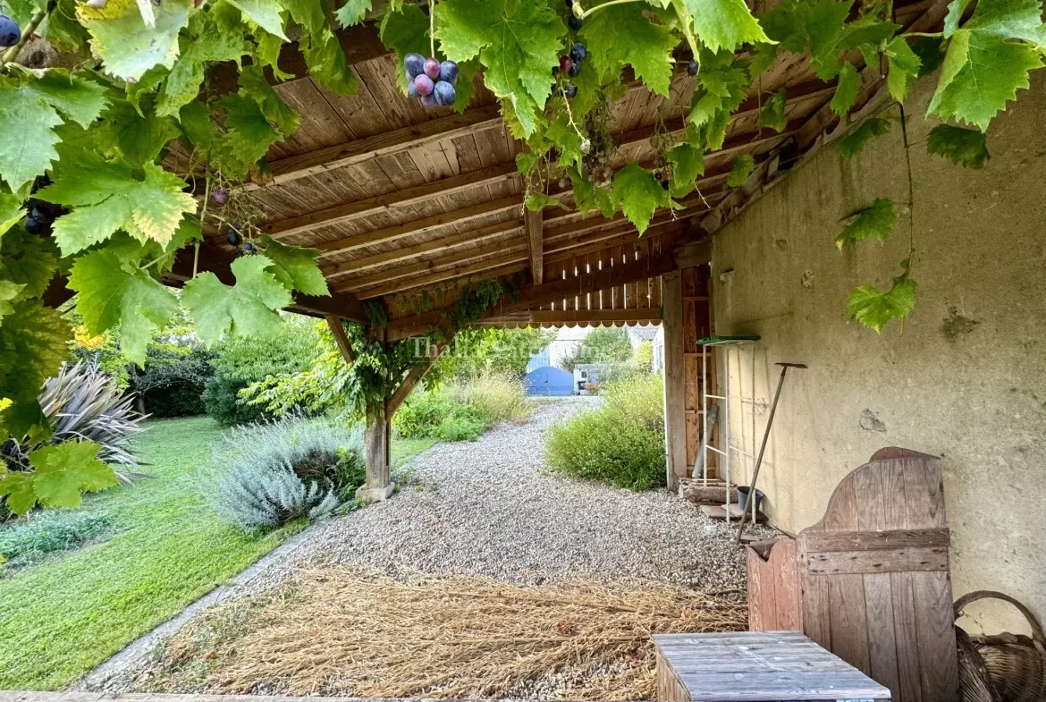 Belle maison en pierre de 220m² avec atelier et jardin à Cadillac 