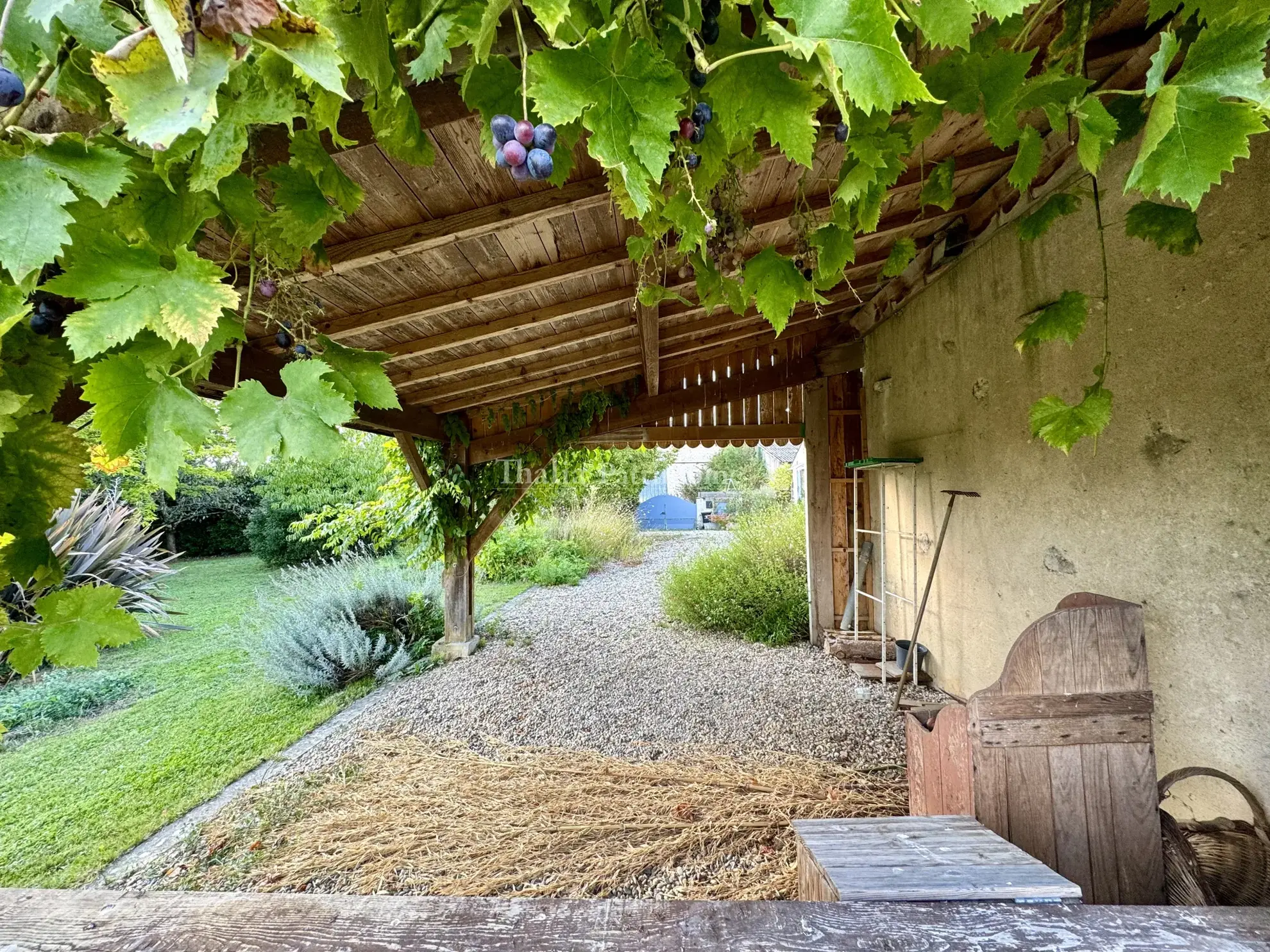 Belle maison en pierre de 220m² avec atelier et jardin à Cadillac 