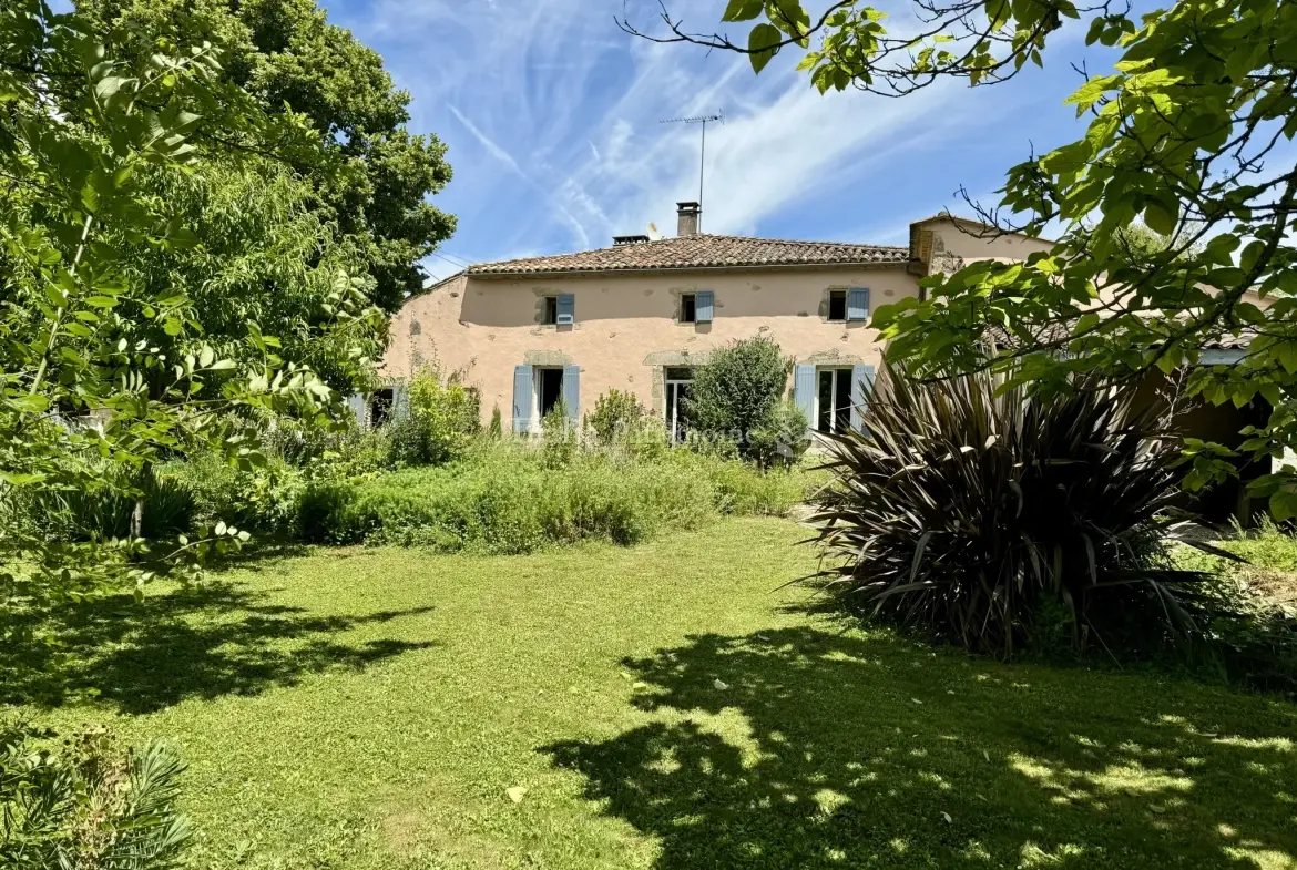 Belle maison en pierre de 220m² avec atelier et jardin à Cadillac 