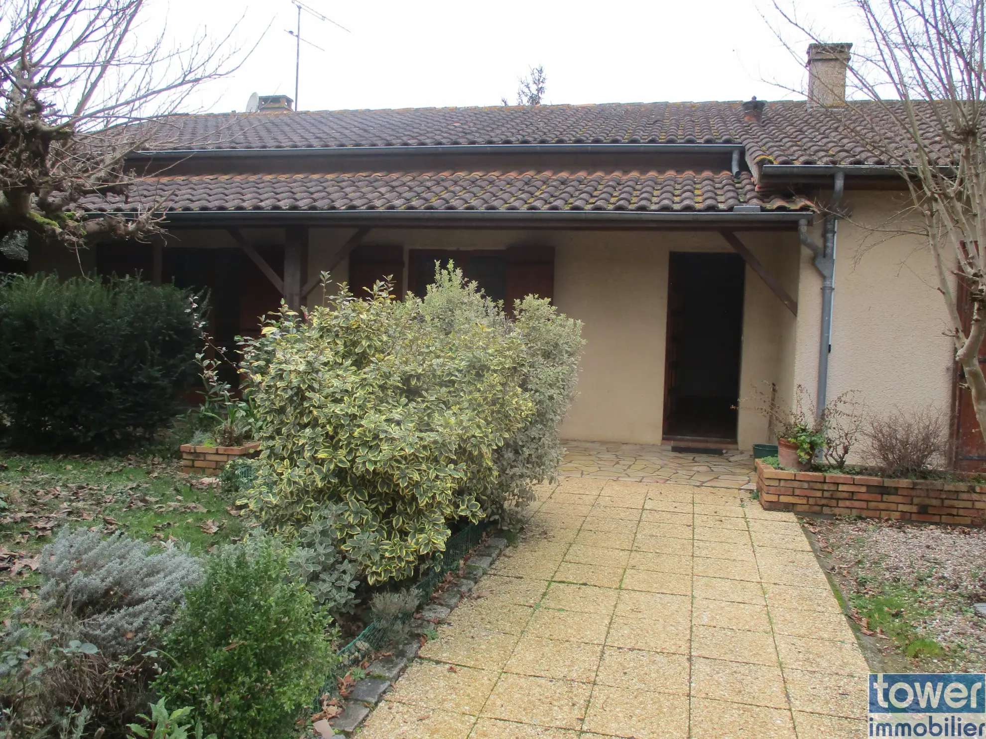 Belle villa de 4 chambres avec terrain arboré près de Marmande 