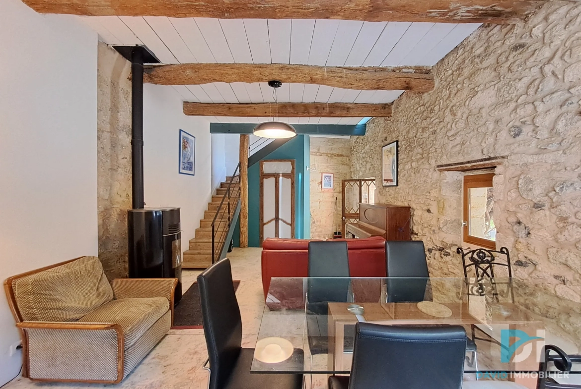 Maison atypique T3 en pierre à Tourbes, 82 m², cadre convivial et charme de l'ancien 