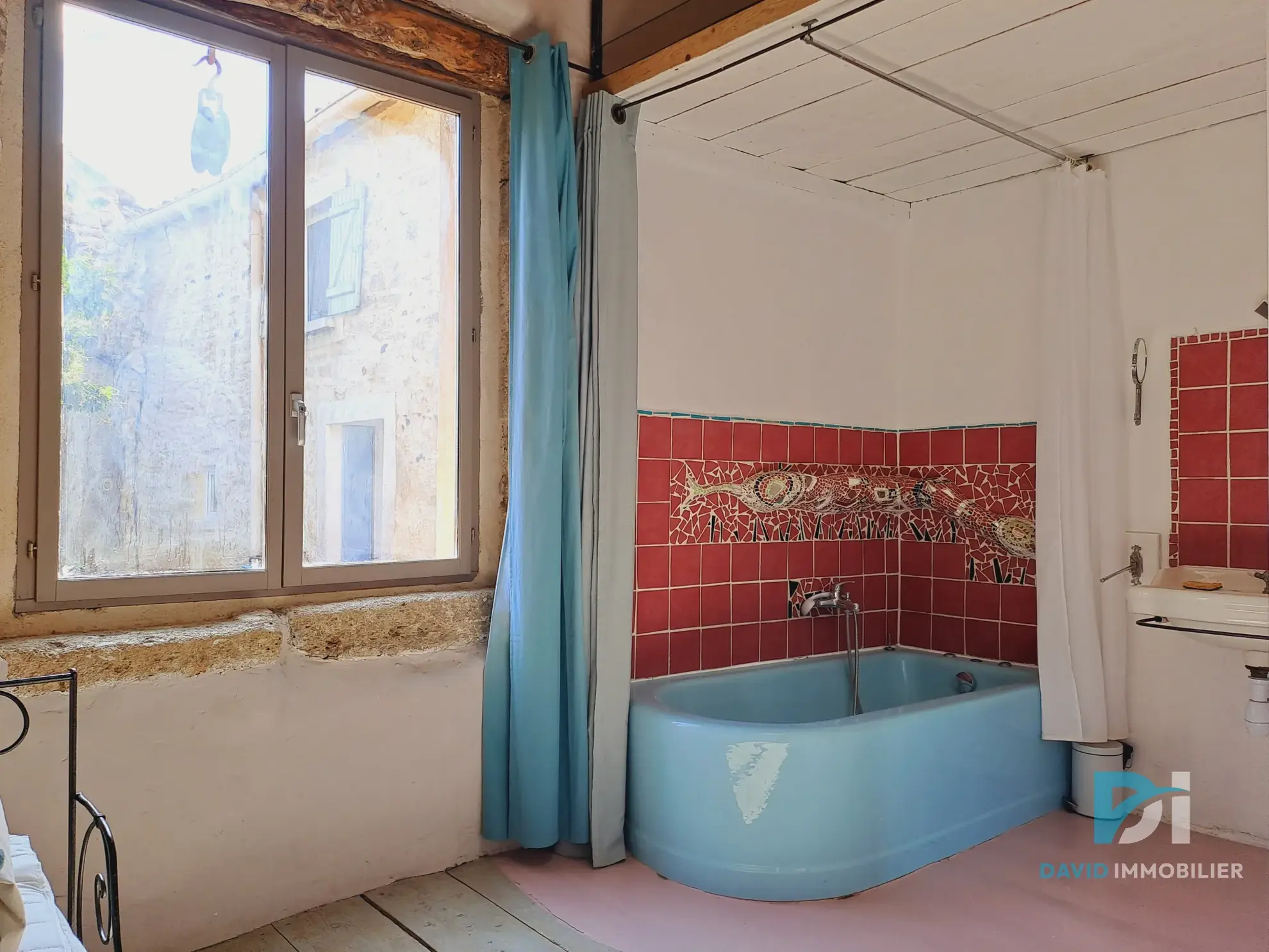 Maison atypique T3 en pierre à Tourbes, 82 m², cadre convivial et charme de l'ancien 