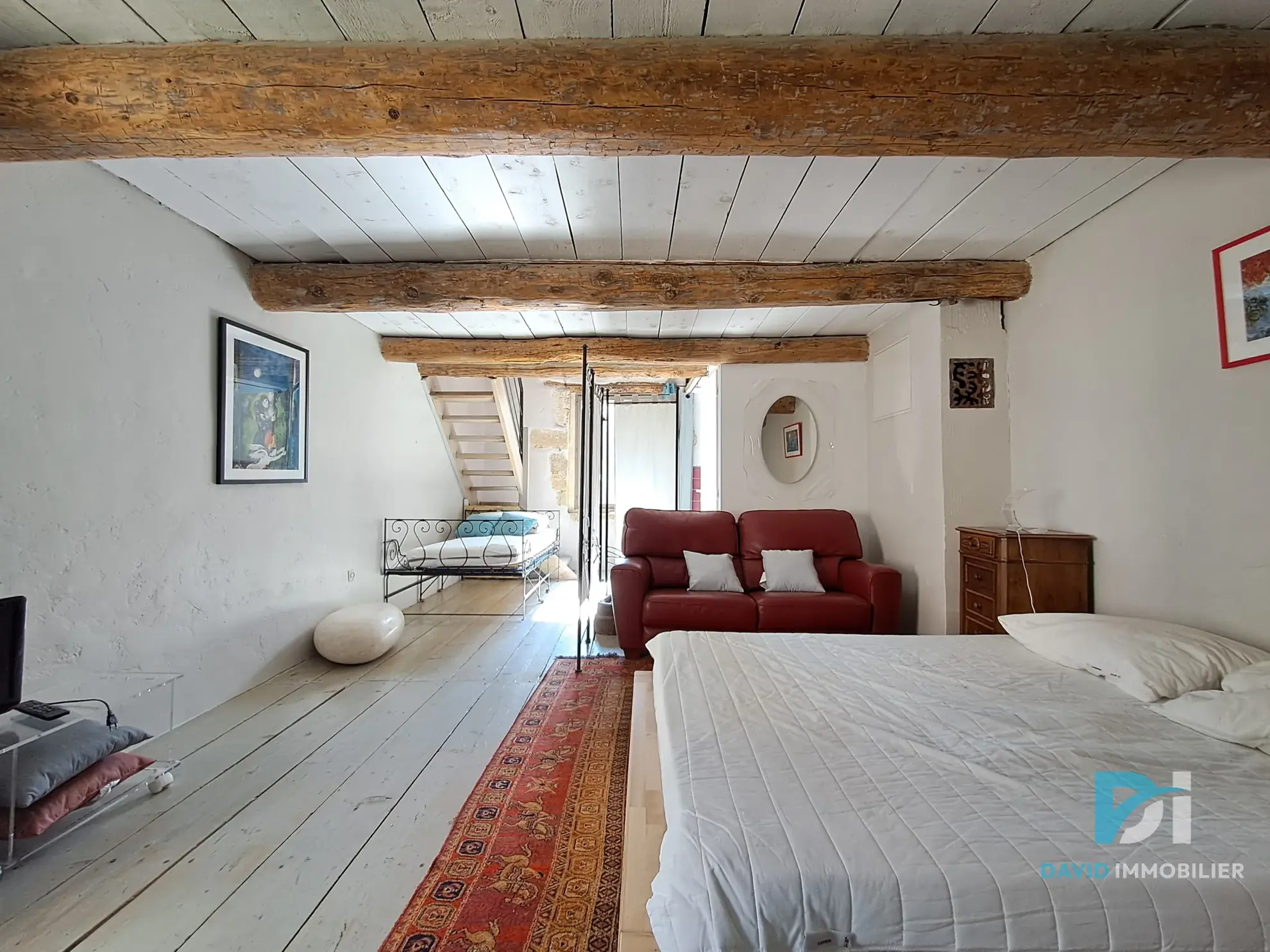 Maison atypique T3 en pierre à Tourbes, 82 m², cadre convivial et charme de l'ancien 