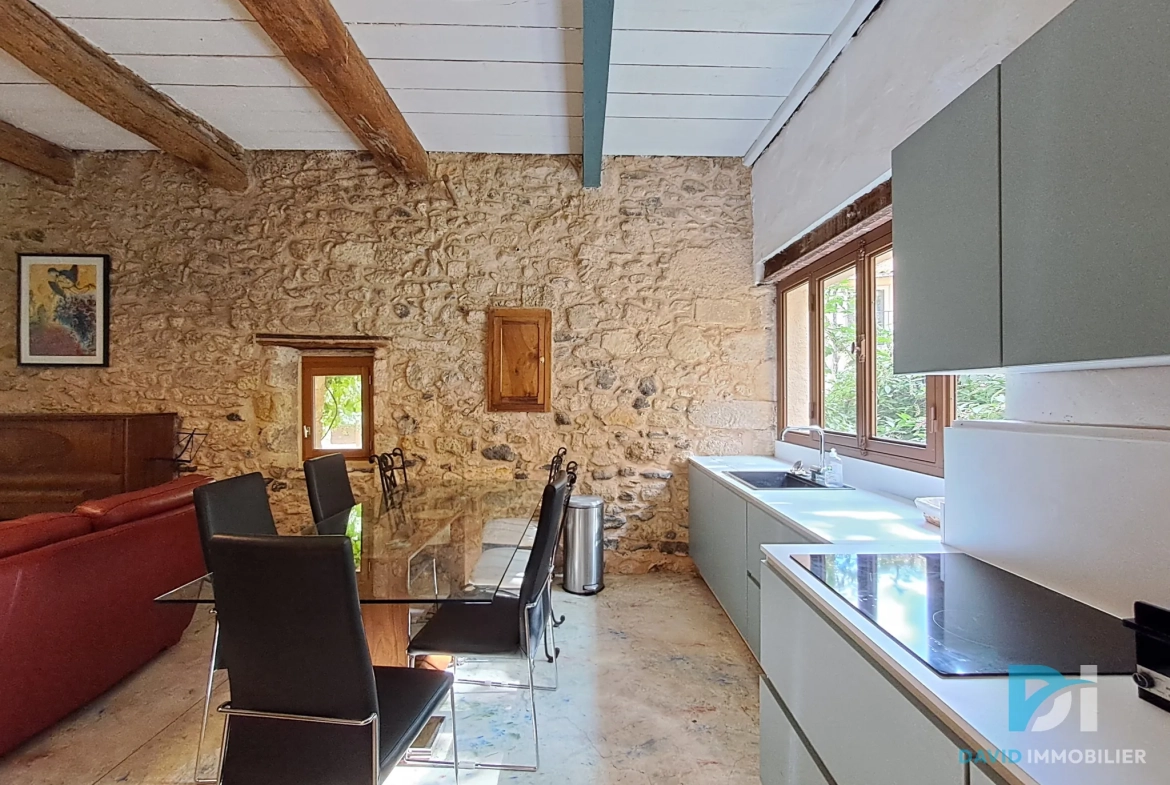Maison atypique T3 en pierre à Tourbes, 82 m², cadre convivial et charme de l'ancien 