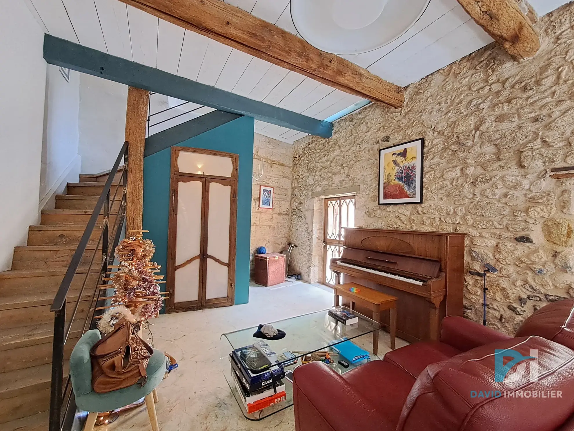 Maison atypique T3 en pierre à Tourbes, 82 m², cadre convivial et charme de l'ancien 