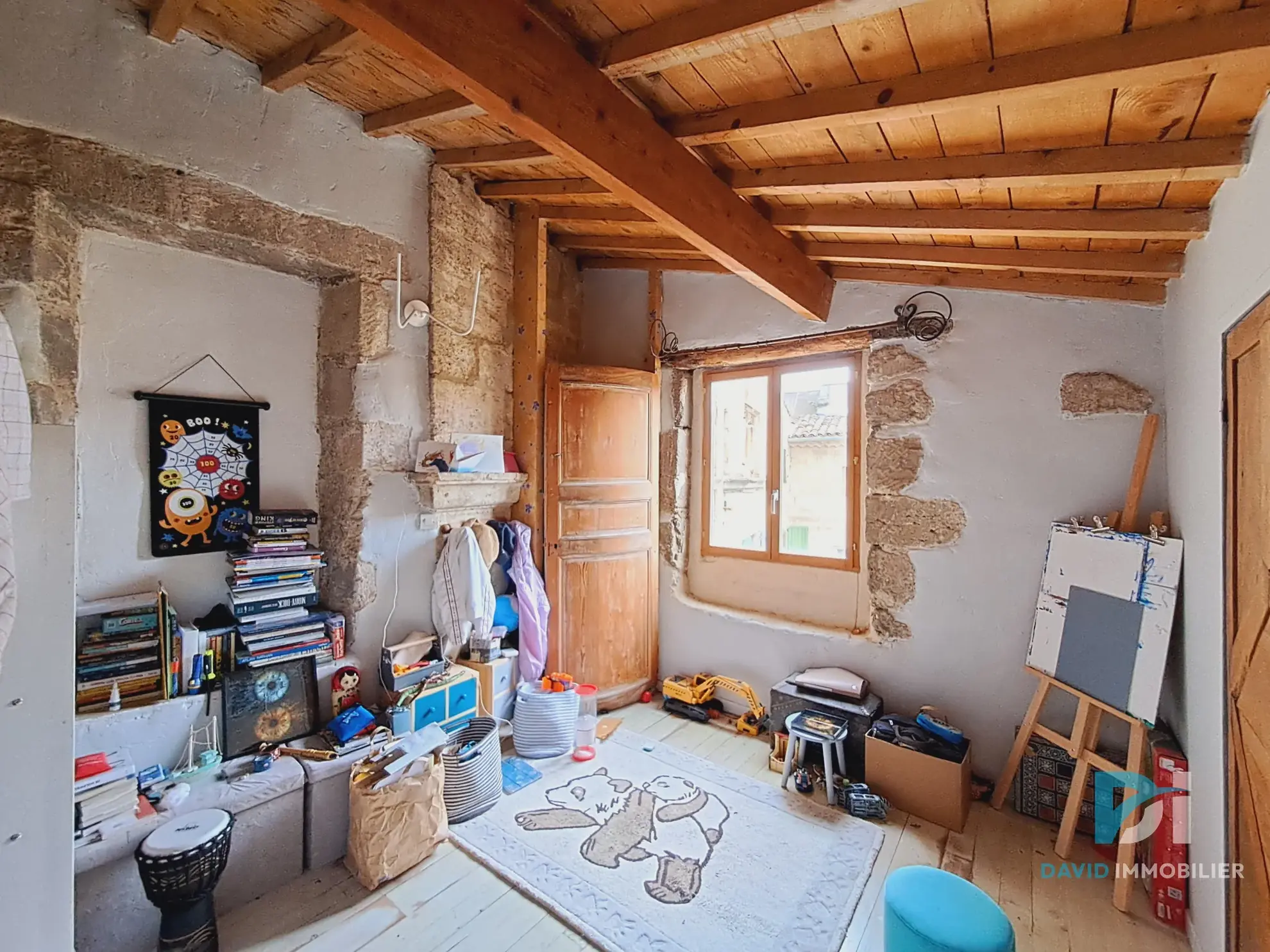 Maison atypique T3 en pierre à Tourbes, 82 m², cadre convivial et charme de l'ancien 