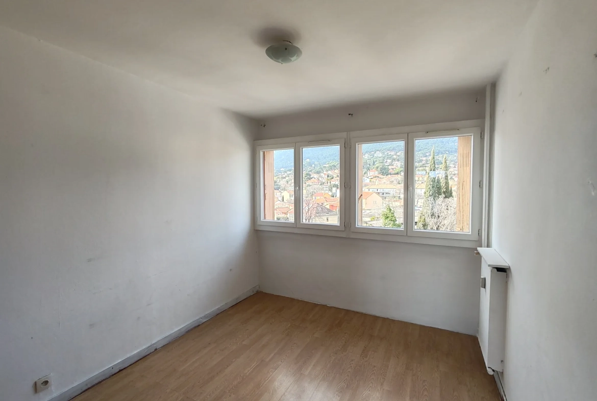 Appartement T3 lumineux avec balcon à Toulon-Beaulieu avec cave et stationnement 